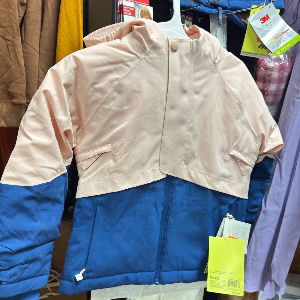 NWT. Snow Jacket. 3M Thinsulate Technology. Breathable. Waterproof. Wind proof